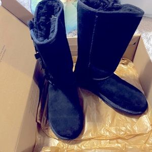Kids size 4 Black Ugg Kookaburra Boots new with box